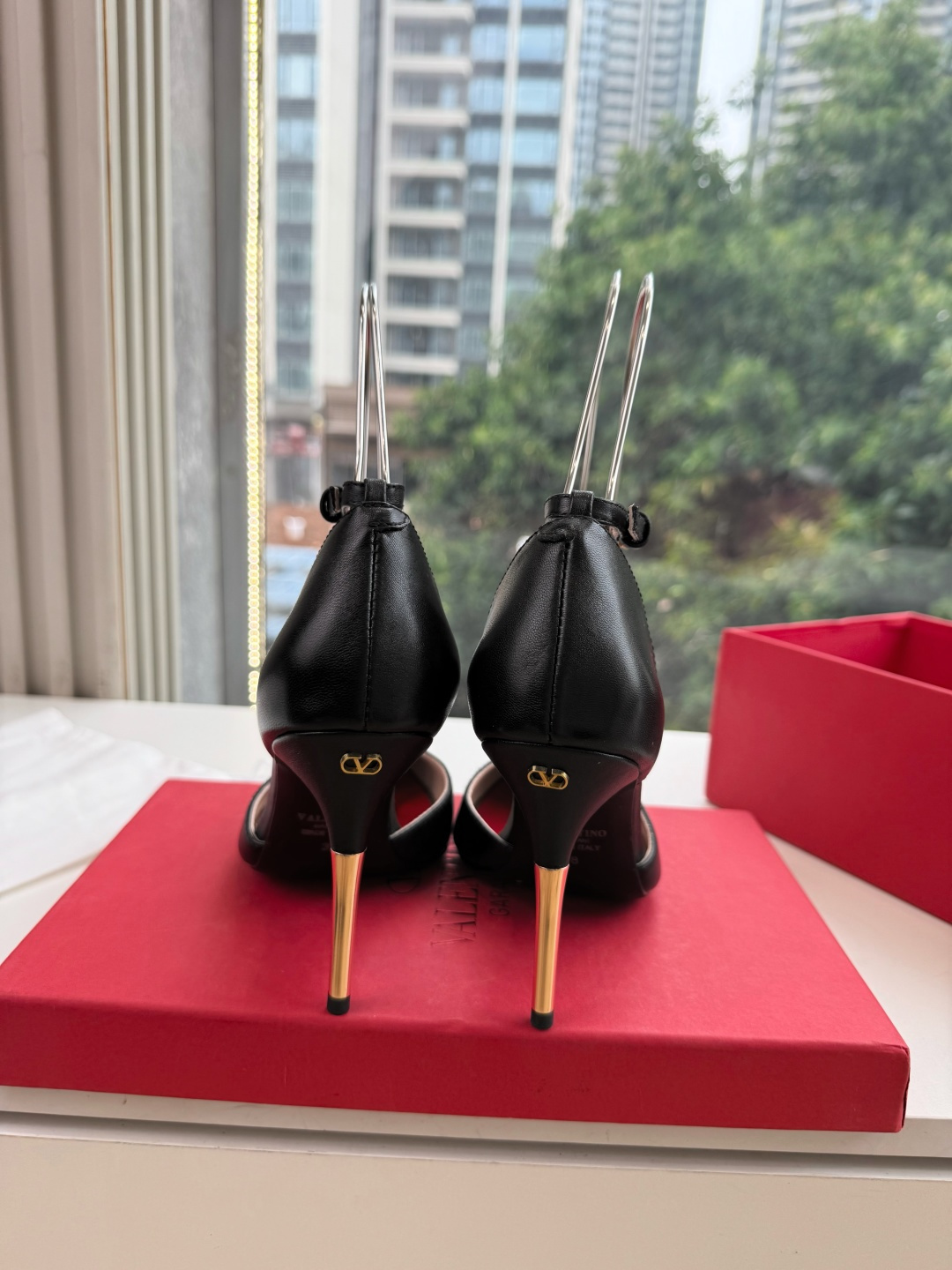 G289 VALENTINO华伦天奴凉鞋经典凉鞋春夏VLOGO SIGNATURE鞋型线条流畅.版型超赞上脚舒适.增高. G289 VALENTINO华伦天奴凉鞋经典凉鞋春夏VLOGO SIGNATURE鞋型线条流畅.版型超赞上脚舒适.增高.