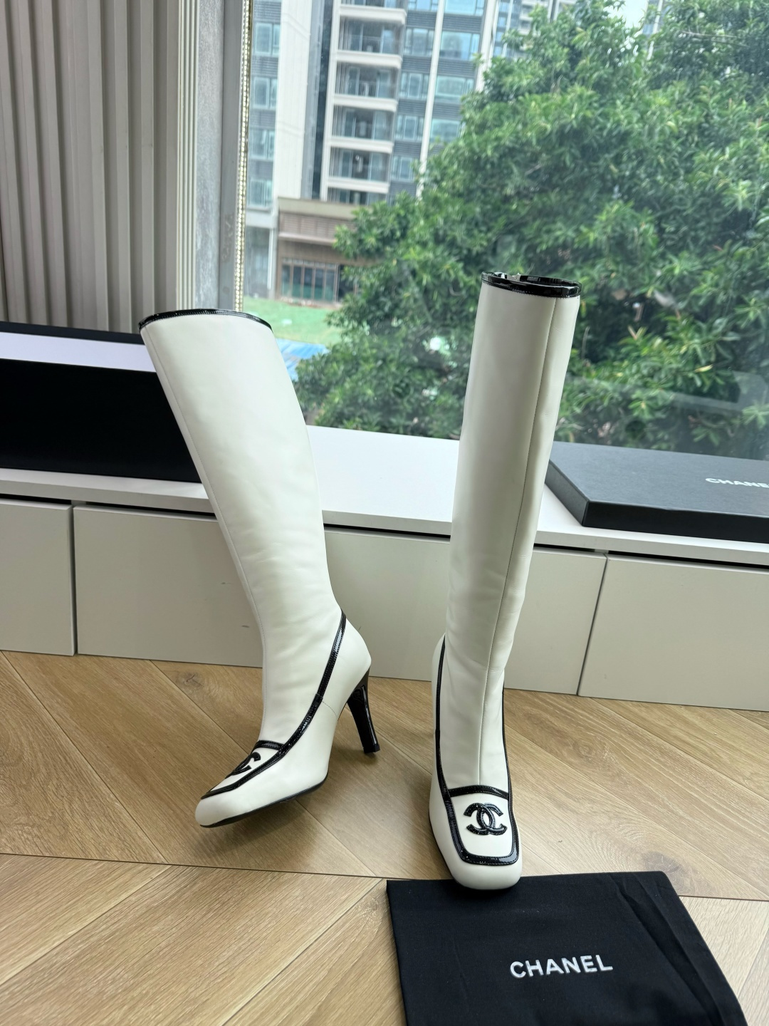 G170😀代购级别CHANEL 香奈儿*小香秋冬新款裤靴字母骑士靴库靴这款骑士靴真的是帅气时尚的代表，靴筒Chanel字