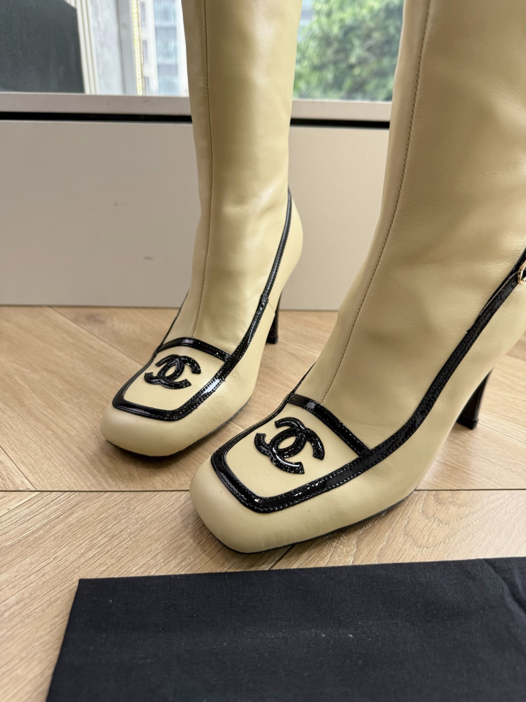 G170😀代购级别CHANEL 香奈儿*小香秋冬新款裤靴字母骑士靴库靴这款骑士靴真的是帅气时尚的代表，靴筒Chanel字