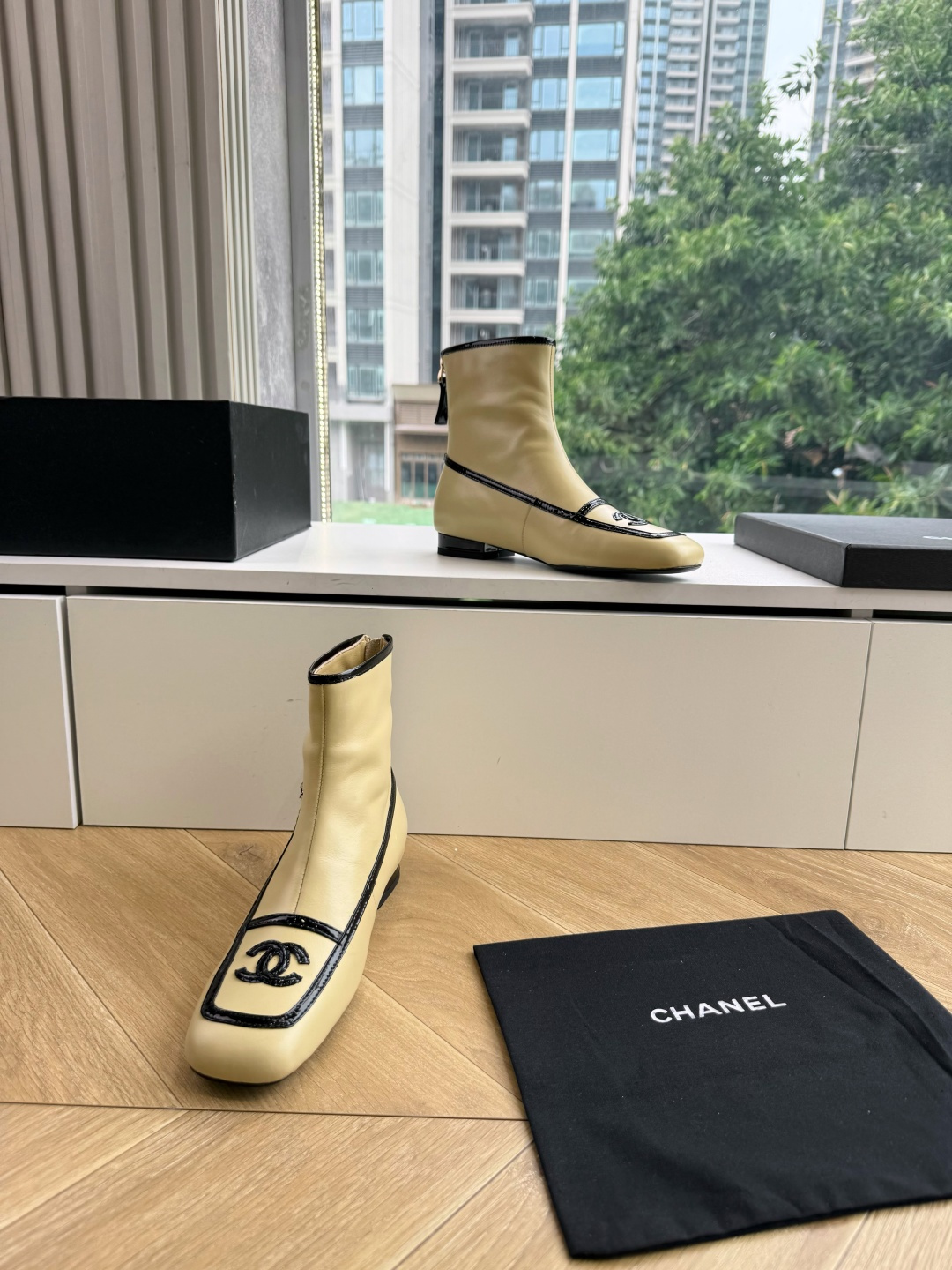G170😀代购级别CHANEL 香奈儿*小香切尔西短靴库靴这款骑士靴真的是帅气时尚的代表，靴筒Chanel字母点缀 低调