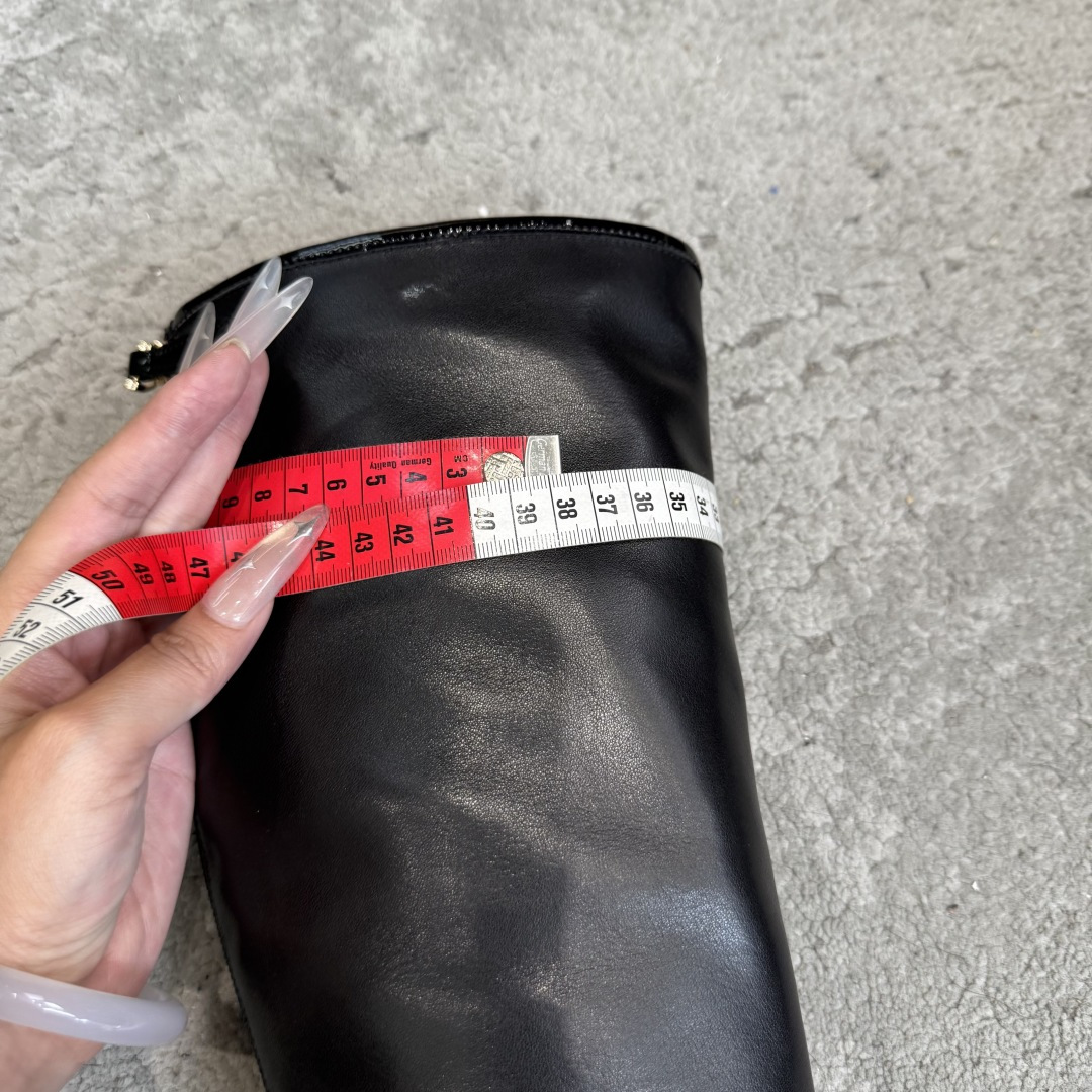G170😀代购级别CHANEL 香奈儿*小香秋冬新款裤靴字母骑士靴库靴这款骑士靴真的是帅气时尚的代表,靴筒Chanel字 G170😀代购级别CHANEL 香奈儿*小香秋冬新款裤靴字母骑士靴库靴这款骑士靴真的是帅气时尚的代表,靴筒Chanel字