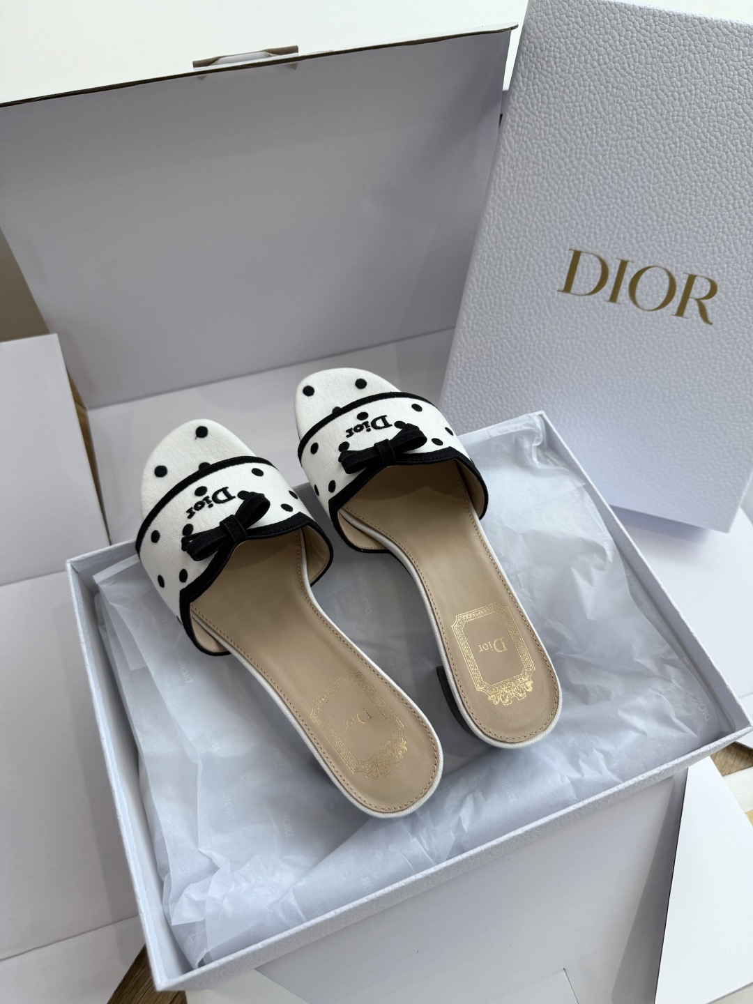 G072顶级品质Dior/迪奥新蝴蝶结编织刺绣拖鞋凉鞋 标志性金属D字扣缀于鞋头侧畔哑光鎏金质感低调夺目是懂奢者才识的隐