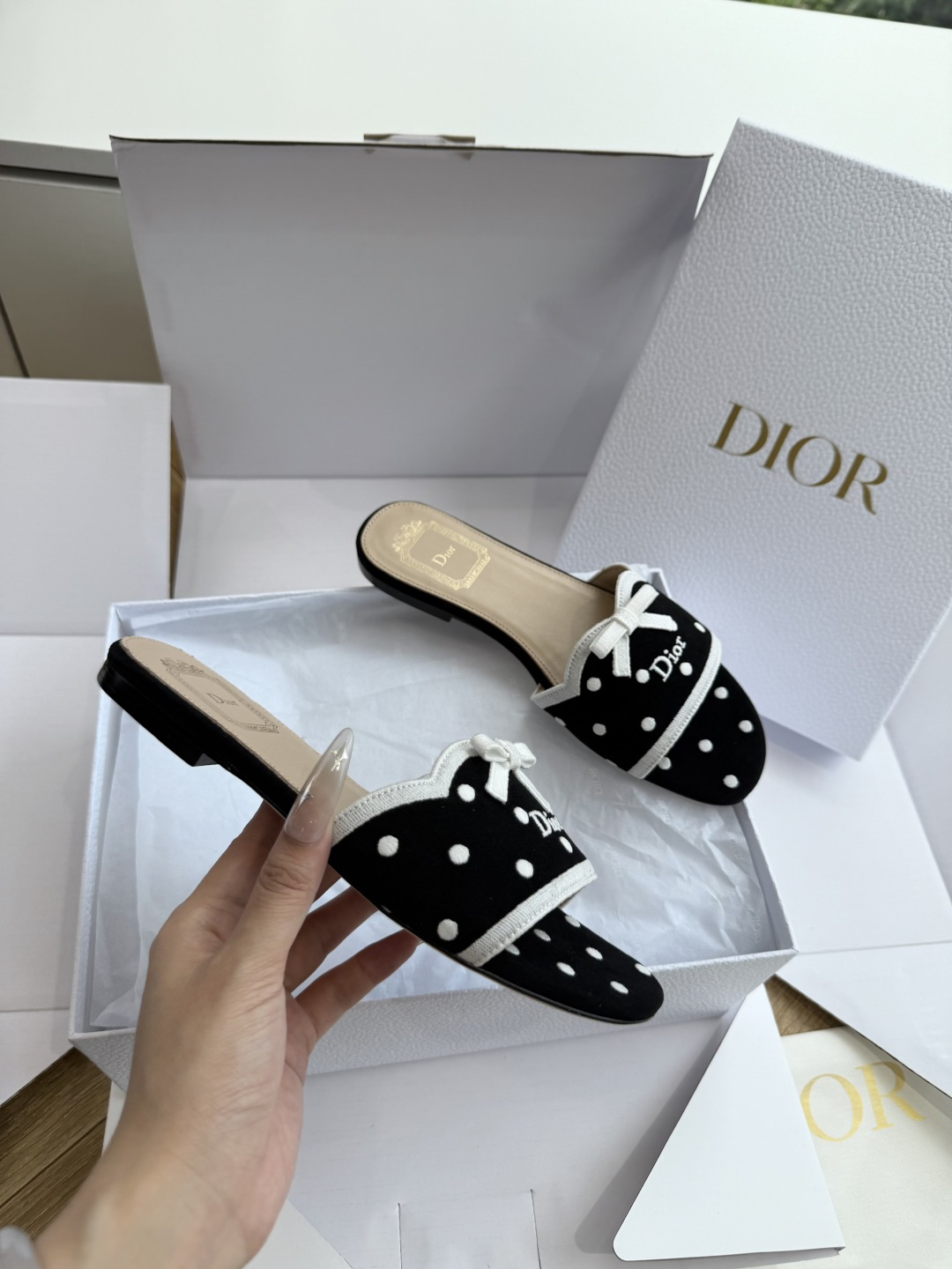 G072顶级品质Dior/迪奥新蝴蝶结编织刺绣拖鞋凉鞋 标志性金属D字扣缀于鞋头侧畔哑光鎏金质感低调夺目是懂奢者才识的隐