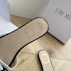 G072顶级品质Dior/迪奥新蝴蝶结编织刺绣拖鞋凉鞋 标志性金属D字扣缀于鞋头侧畔哑光鎏金质感低调夺目是懂奢者才识的隐 G072顶级品质Dior/迪奥新蝴蝶结编织刺绣拖鞋凉鞋 标志性金属D字扣缀于鞋头侧畔哑光鎏金质感低调夺目是懂奢者才识的隐