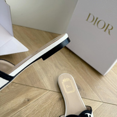 G072顶级品质Dior/迪奥新蝴蝶结编织刺绣拖鞋凉鞋 标志性金属D字扣缀于鞋头侧畔哑光鎏金质感低调夺目是懂奢者才识的隐 G072顶级品质Dior/迪奥新蝴蝶结编织刺绣拖鞋凉鞋 标志性金属D字扣缀于鞋头侧畔哑光鎏金质感低调夺目是懂奢者才识的隐