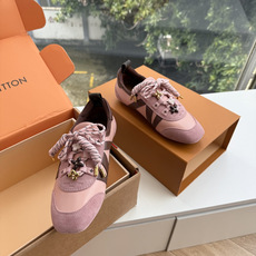G000所见即所得秀场新款上推出的 LV Footprint Soccer 芭蕾运动鞋是 Pharrell Willia G000所见即所得秀场新款上推出的 LV Footprint Soccer 芭蕾运动鞋是 Pharrell Willia