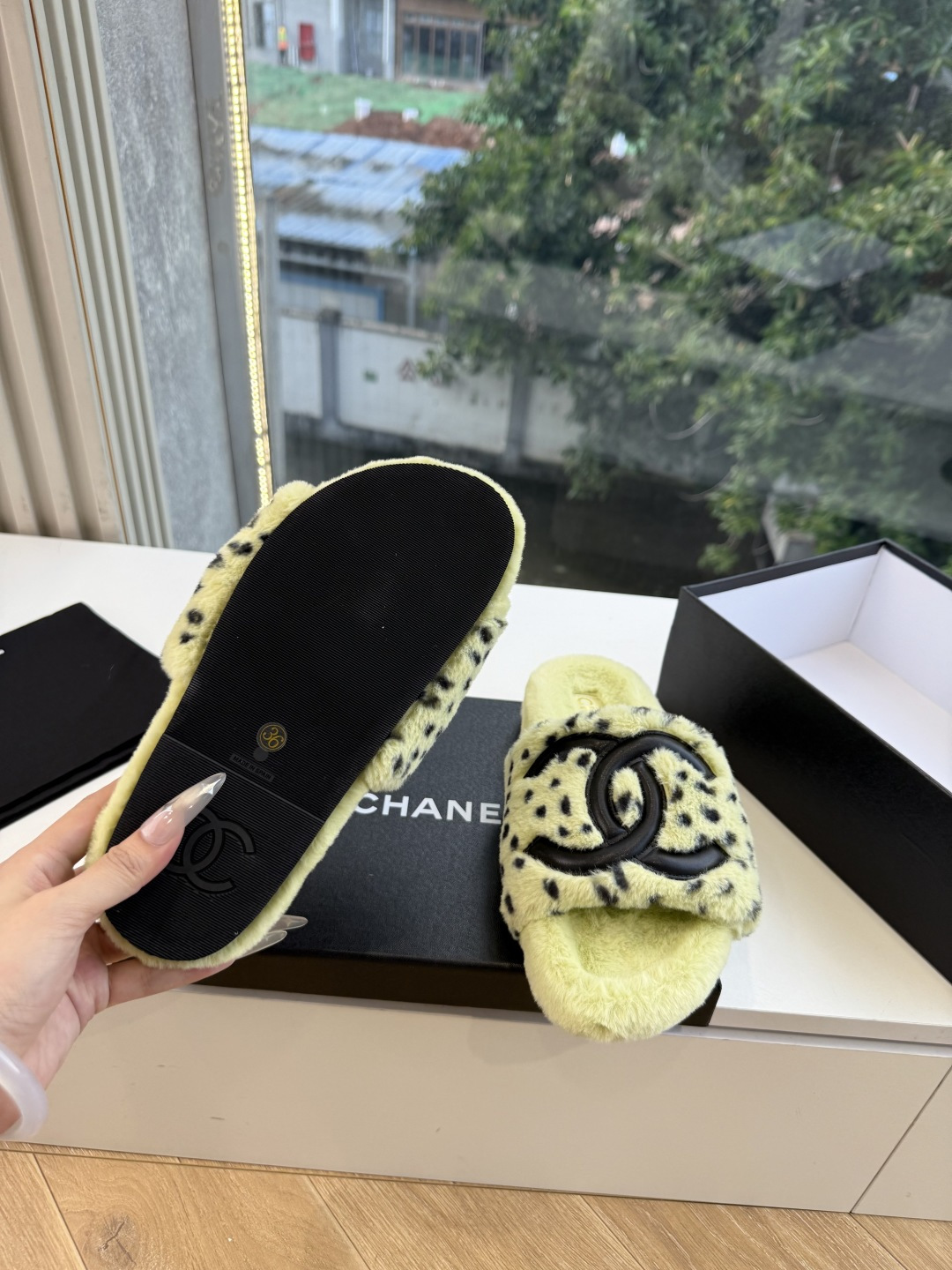 G021高版CHANE*小香奈儿爆品蝴妥妥的自留款!!比经典款Slingback舒服太多啦!每个颜色上脚都很显白 首选金 G021高版CHANE*小香奈儿爆品蝴妥妥的自留款!!比经典款Slingback舒服太多啦!每个颜色上脚都很显白 首选金