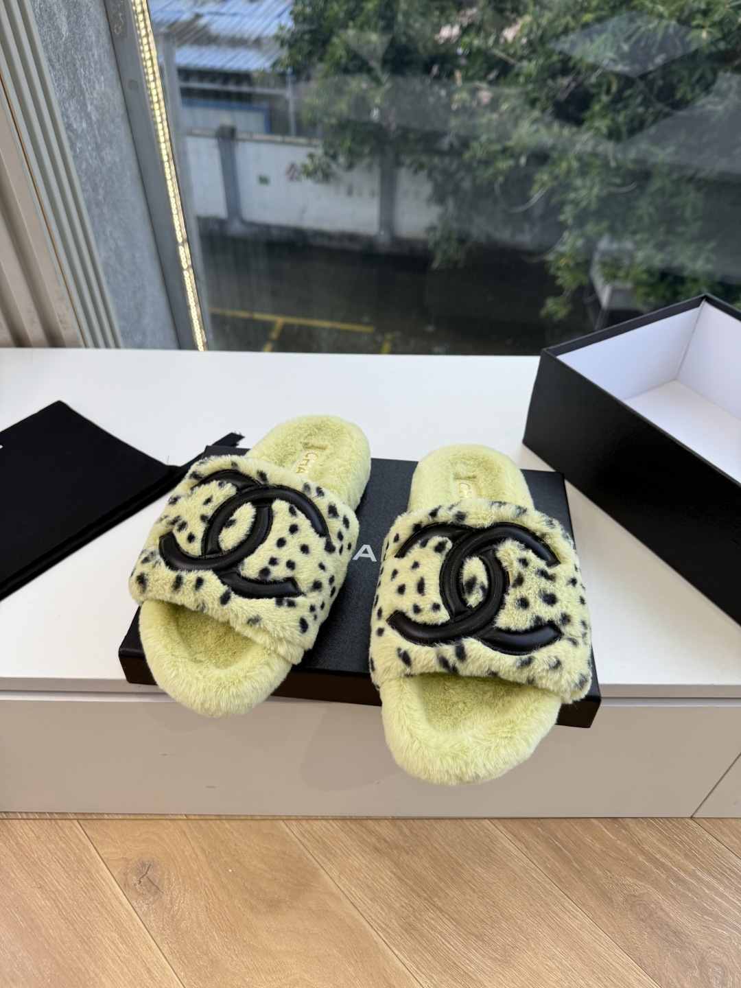 G021高版CHANE*小香奈儿爆品蝴妥妥的自留款！！比经典款Slingback舒服太多啦！每个颜色上脚都很显白 首选金