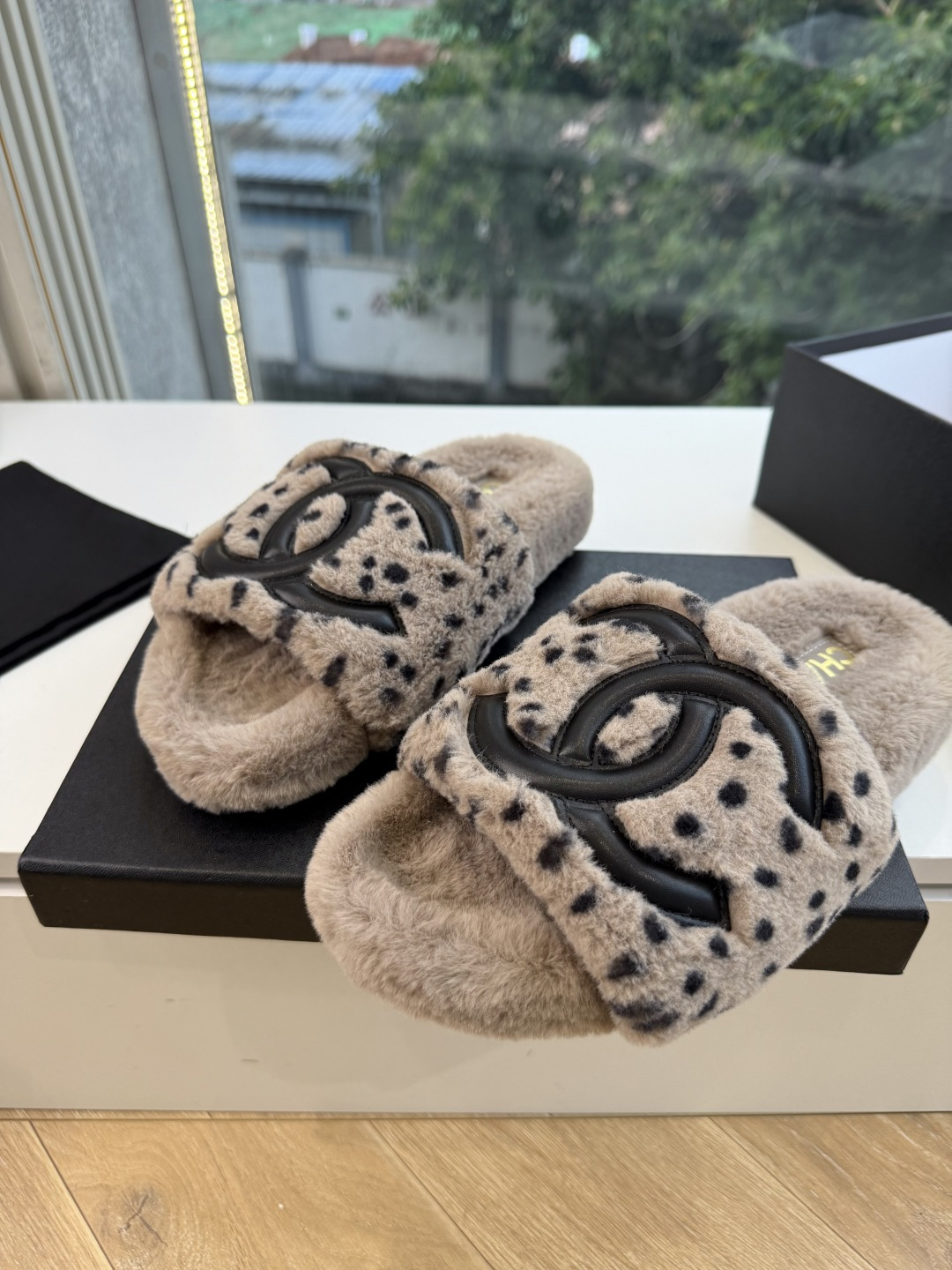 G021高版CHANE*小香奈儿爆品蝴妥妥的自留款！！比经典款Slingback舒服太多啦！每个颜色上脚都很显白 首选金