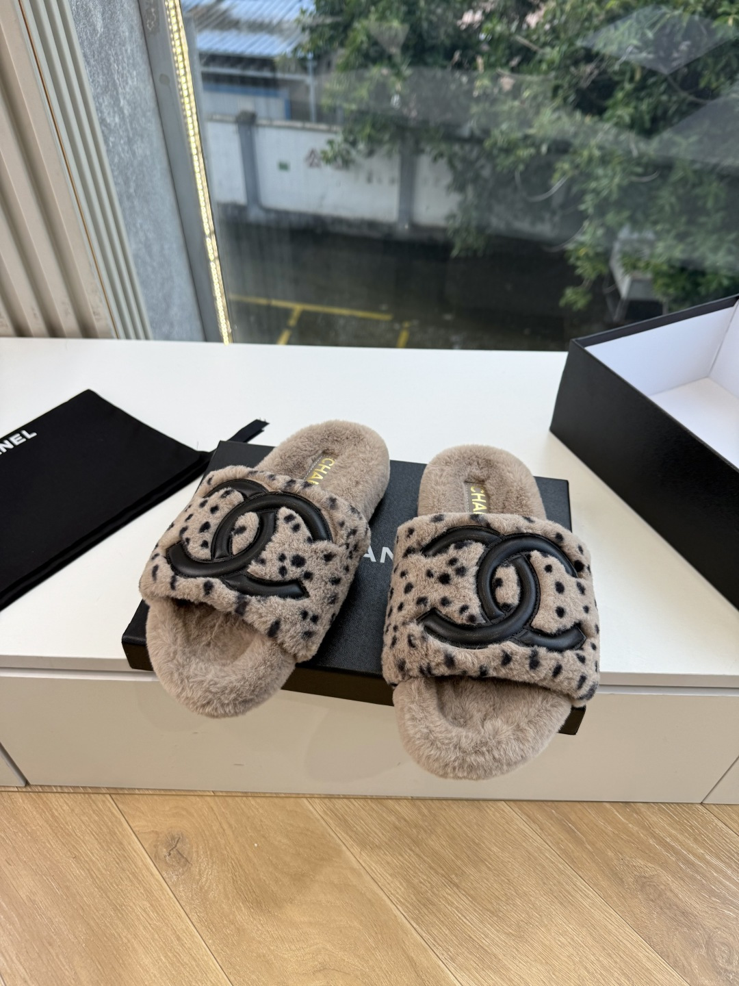 G021高版CHANE*小香奈儿爆品蝴妥妥的自留款！！比经典款Slingback舒服太多啦！每个颜色上脚都很显白 首选金