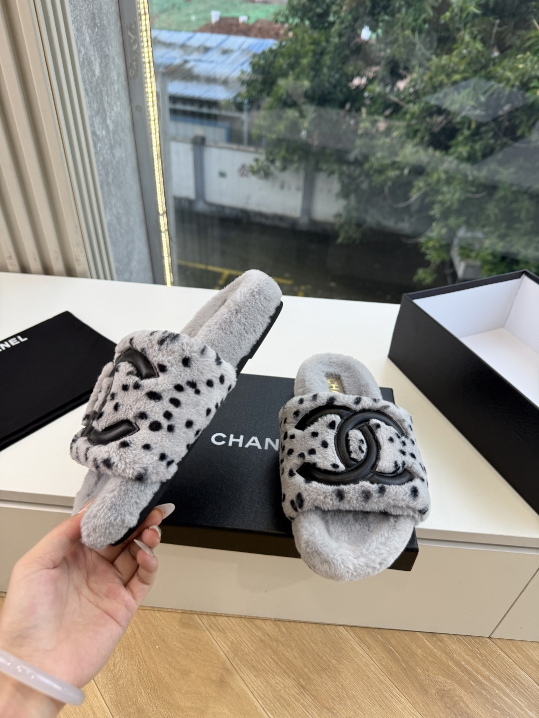G021高版CHANE*小香奈儿爆品蝴妥妥的自留款！！比经典款Slingback舒服太多啦！每个颜色上脚都很显白 首选金