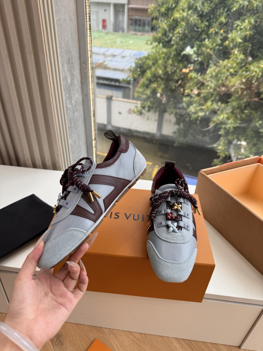 G000所见即所得秀场新款上推出的 LV Footprint Soccer 芭蕾运动鞋是 Pharrell Willia G000所见即所得秀场新款上推出的 LV Footprint Soccer 芭蕾运动鞋是 Pharrell Willia