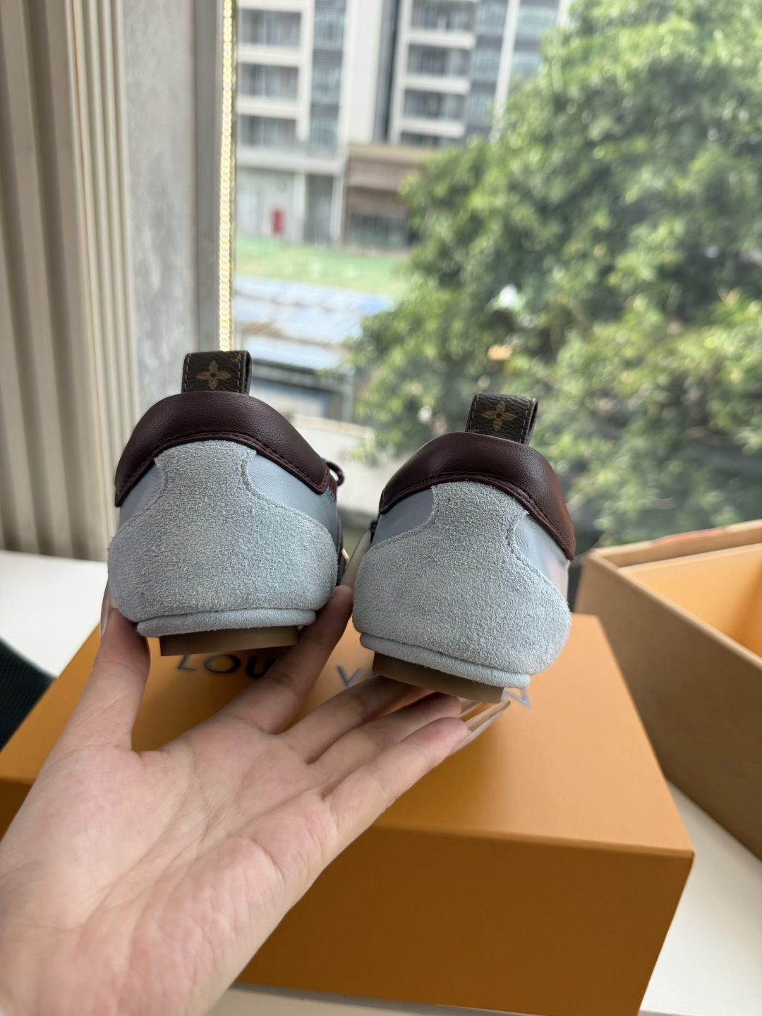G000所见即所得秀场新款上推出的 LV Footprint Soccer 芭蕾运动鞋是 Pharrell Willia G000所见即所得秀场新款上推出的 LV Footprint Soccer 芭蕾运动鞋是 Pharrell Willia