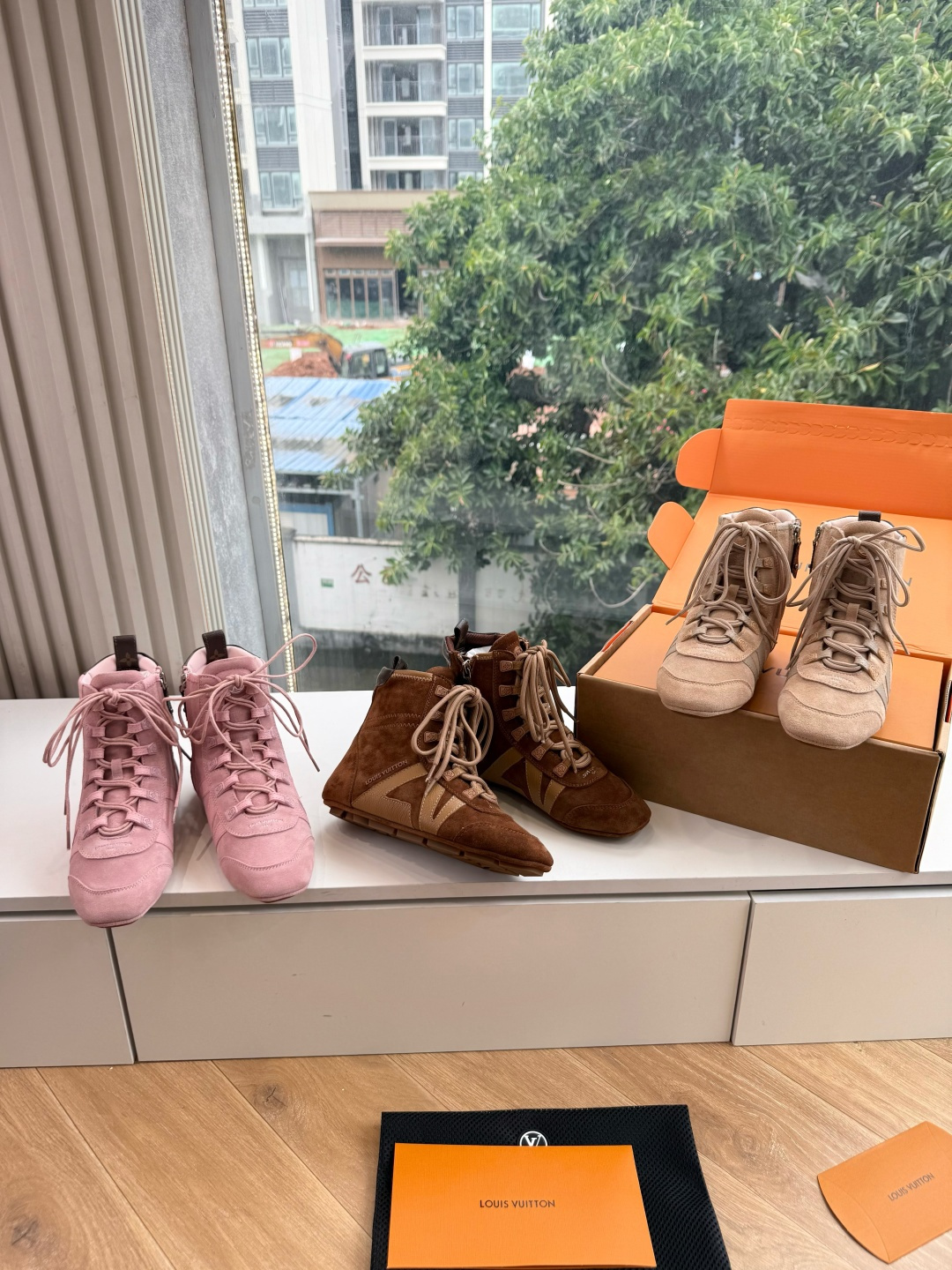 G000秀场新款上推出的 LV Footprint Soccer 芭蕾运动鞋是 Pharrell Williams 设计