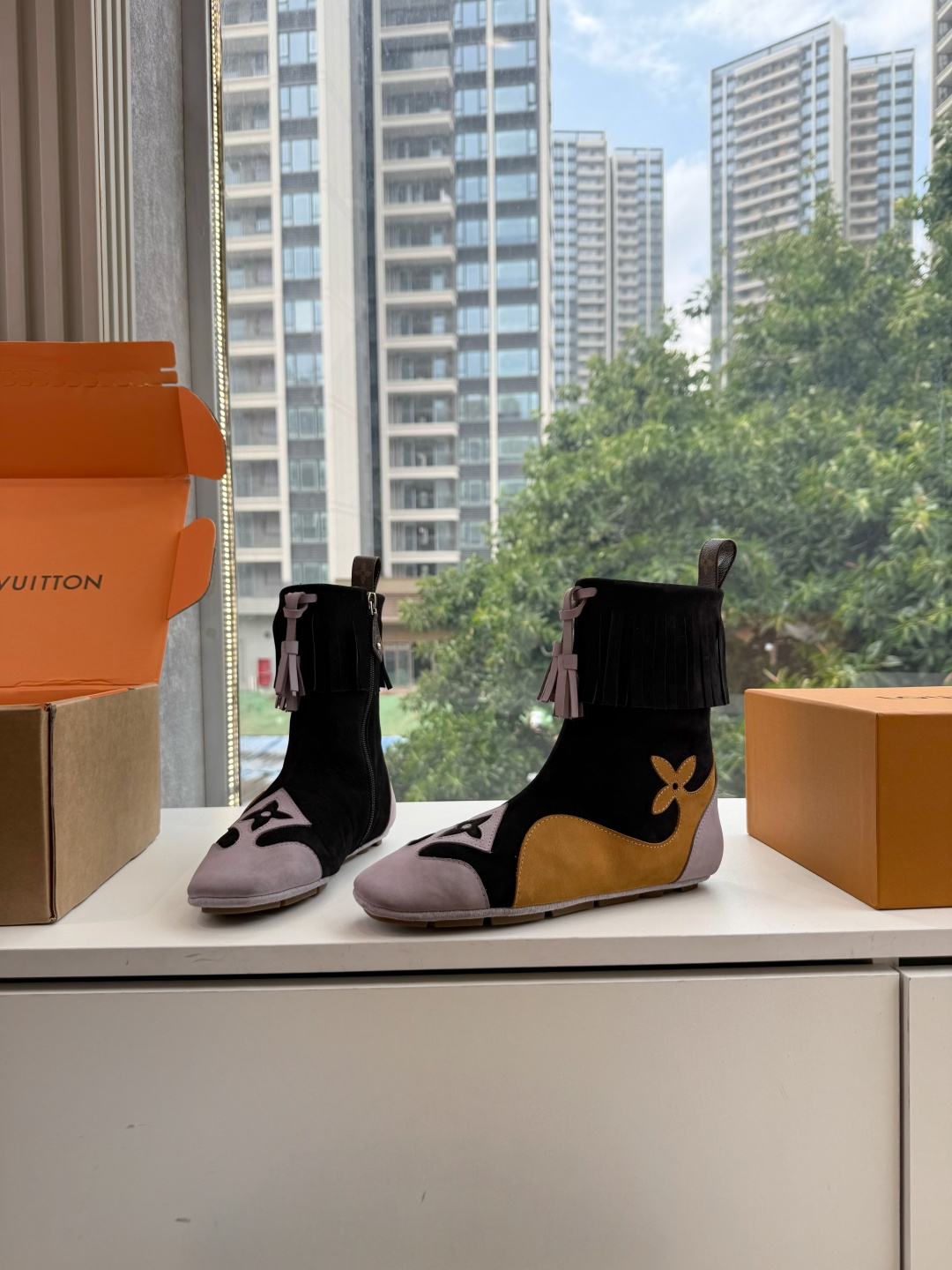 G000秀场新款上推出的 LV Footprint Soccer 芭蕾运动鞋是 Pharrell Williams 设计