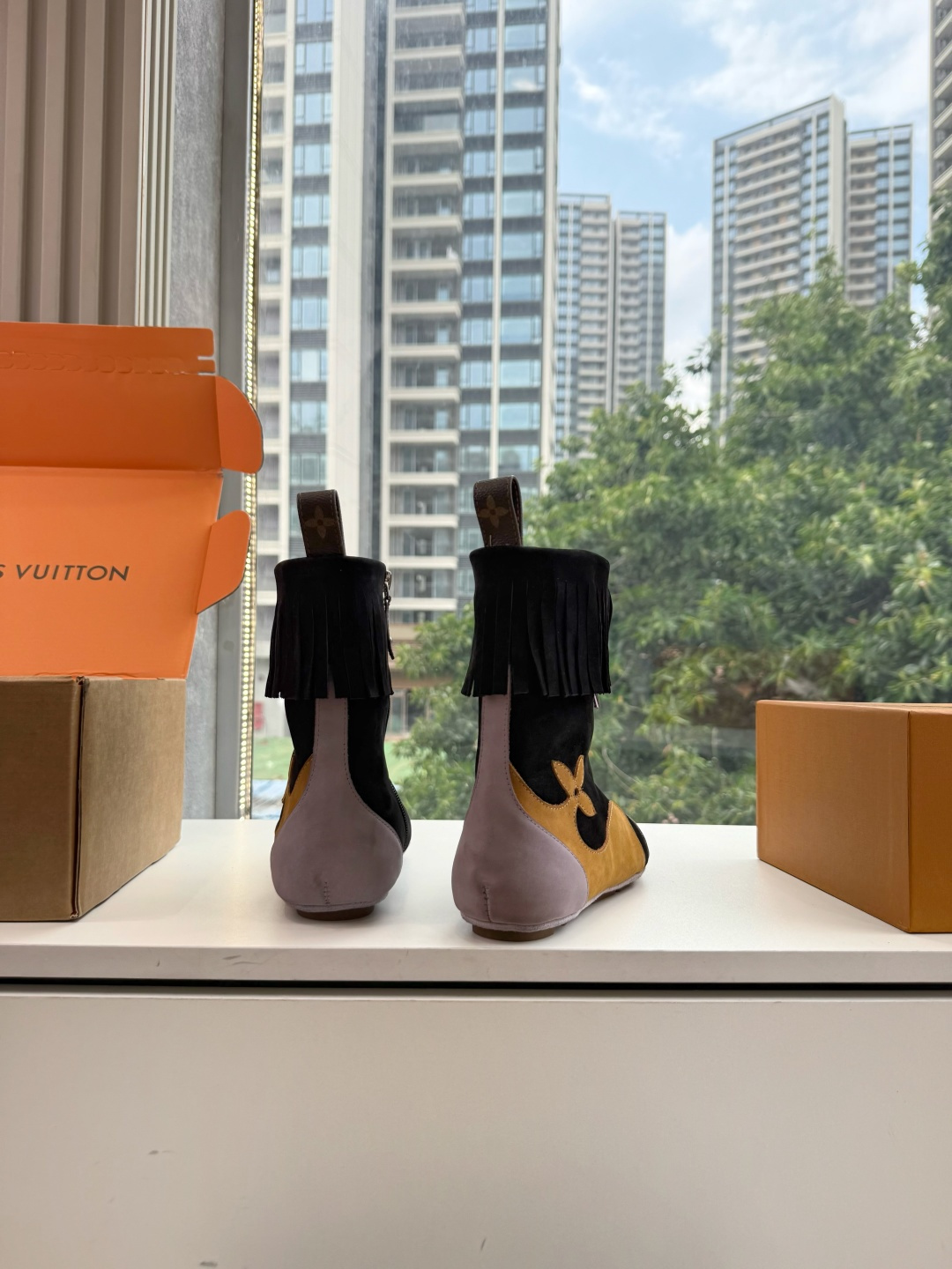 G000秀场新款上推出的 LV Footprint Soccer 芭蕾运动鞋是 Pharrell Williams 设计
