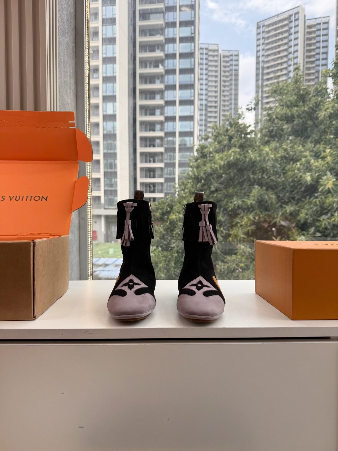 G000秀场新款上推出的 LV Footprint Soccer 芭蕾运动鞋是 Pharrell Williams 设计