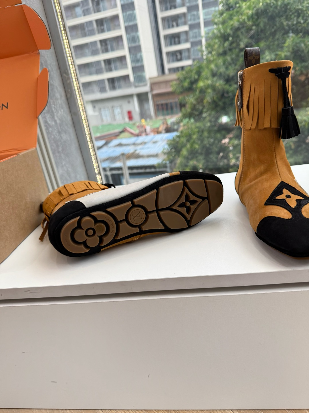 G000秀场新款上推出的 LV Footprint Soccer 芭蕾运动鞋是 Pharrell Williams 设计