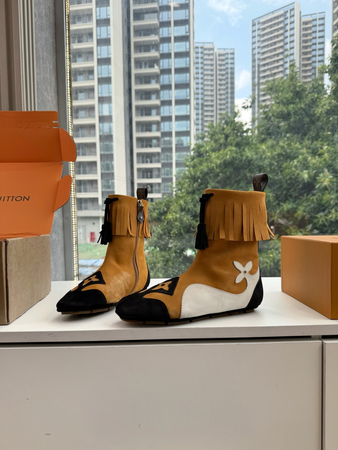 G000秀场新款上推出的 LV Footprint Soccer 芭蕾运动鞋是 Pharrell Williams 设计