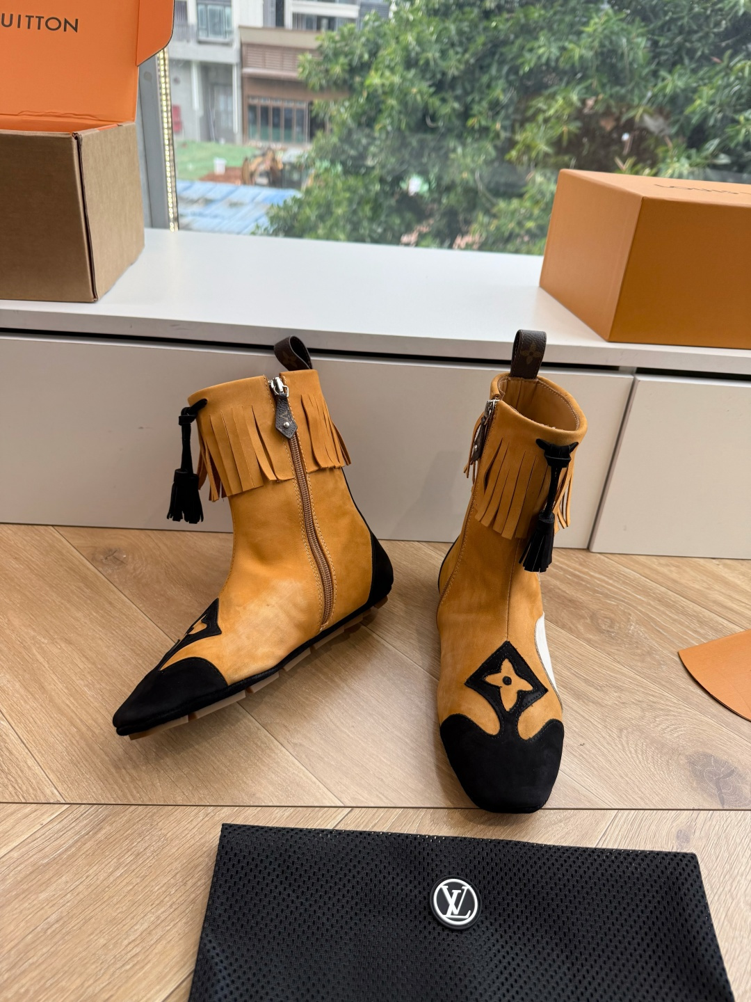 G000秀场新款上推出的 LV Footprint Soccer 芭蕾运动鞋是 Pharrell Williams 设计