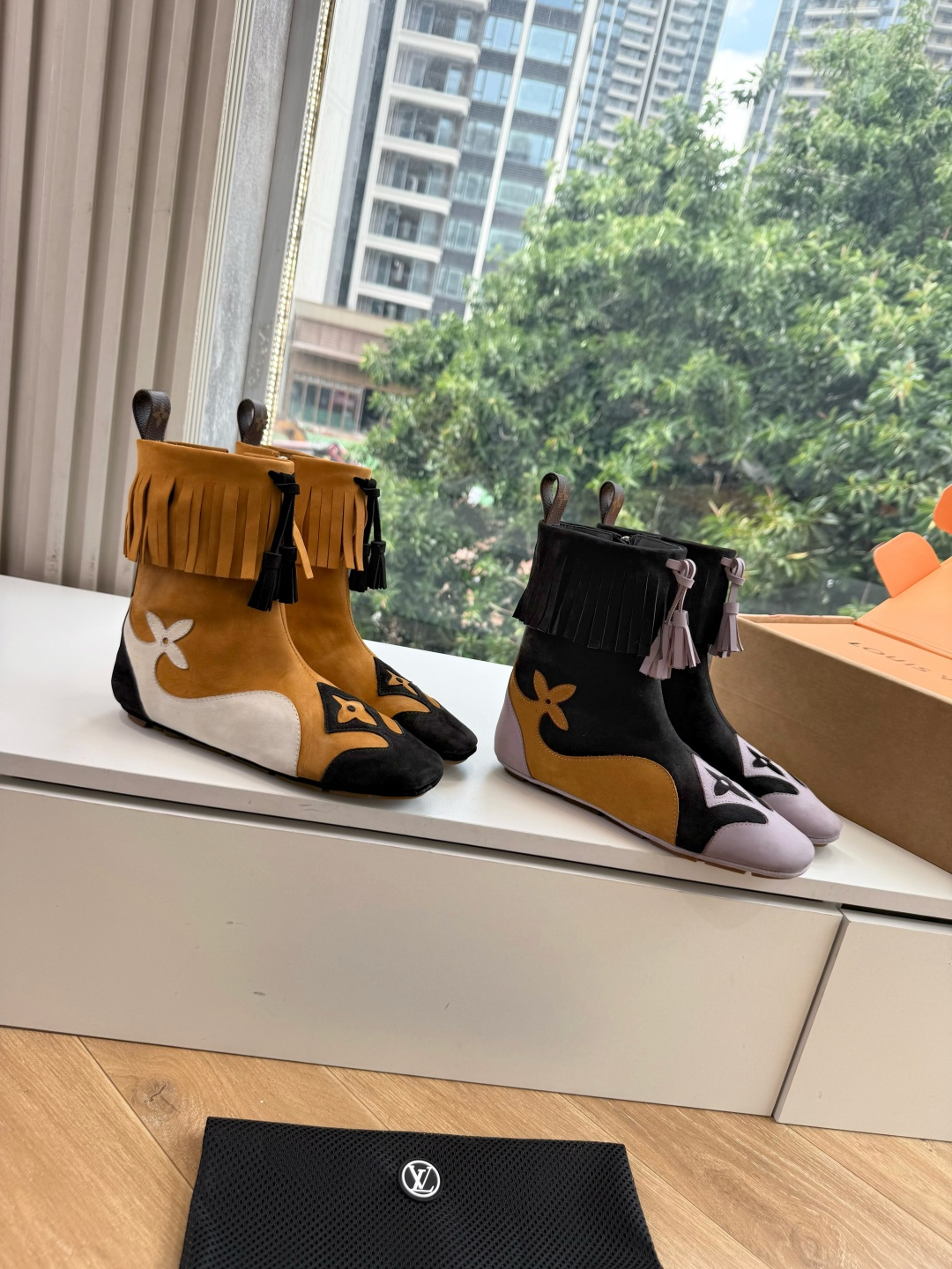 G000秀场新款上推出的 LV Footprint Soccer 芭蕾运动鞋是 Pharrell Williams 设计