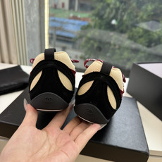 G059chanel26a球鞋美到心巴上 一买一个不吱声 讲道理 看到实物穿上脚 就会觉得右边黑色的更好看 有底有厚度 G059chanel26a球鞋美到心巴上 一买一个不吱声 讲道理 看到实物穿上脚 就会觉得右边黑色的更好看 有底有厚度