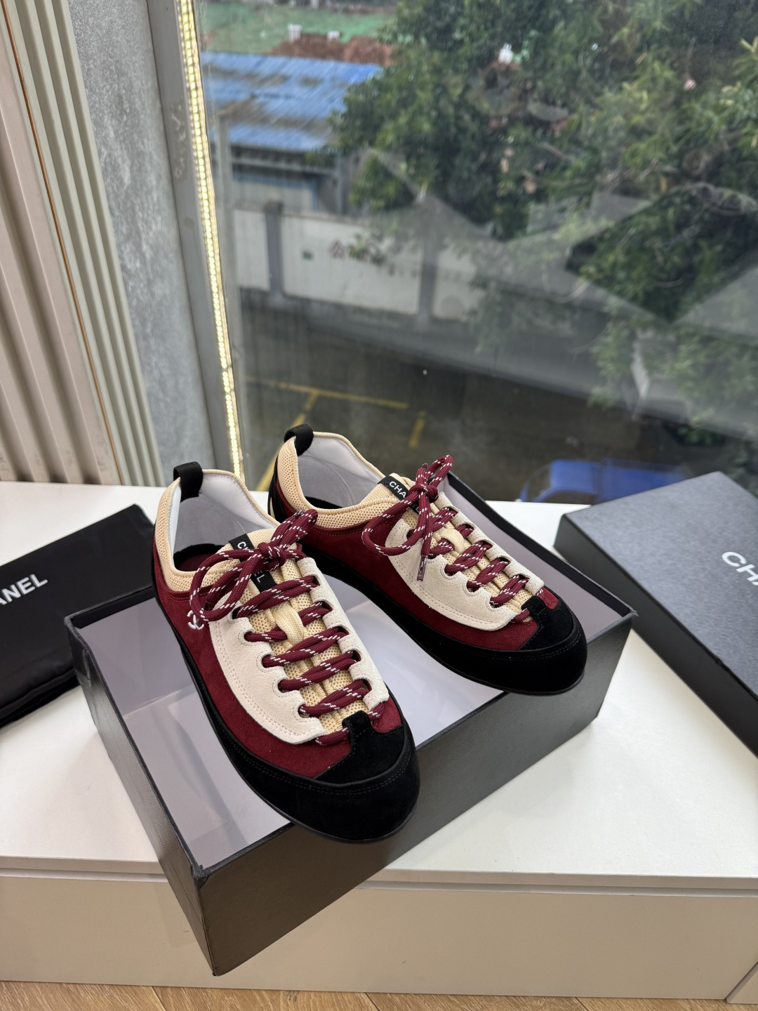 G059chanel26a球鞋美到心巴上 一买一个不吱声 讲道理 看到实物穿上脚 就会觉得右边黑色的更好看 有底有厚度 G059chanel26a球鞋美到心巴上 一买一个不吱声 讲道理 看到实物穿上脚 就会觉得右边黑色的更好看 有底有厚度