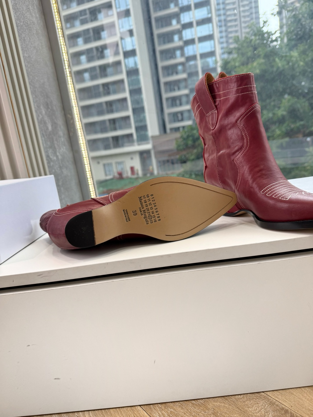 G012代购级别 Maison Margiel*马吉拉•分趾褶皱粗跟西部牛仔靴 太棒了的版本 非常不好做!马吉拉分趾靴又 G012代购级别 Maison Margiel*马吉拉•分趾褶皱粗跟西部牛仔靴 太棒了的版本 非常不好做!马吉拉分趾靴又