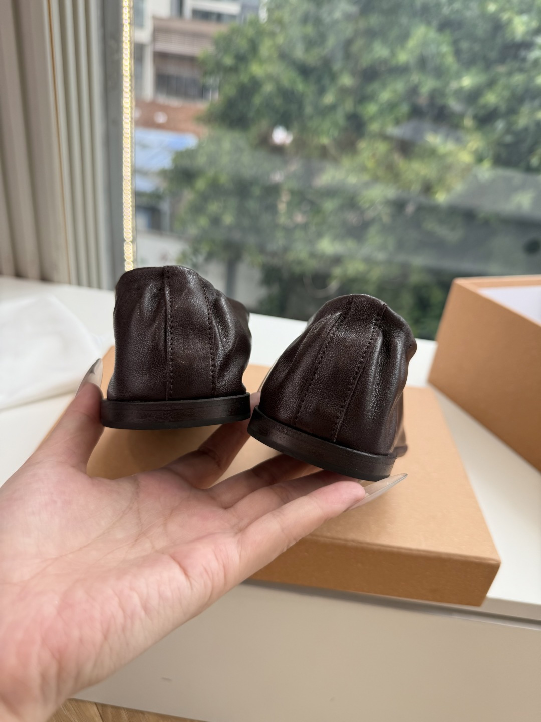 G178-1😀LEMAIRE新款复古单鞋法式慵懒，简约而不失格调，绑带设计，是随性与精致的融合，太美貌了 面料：牛皮 鞋