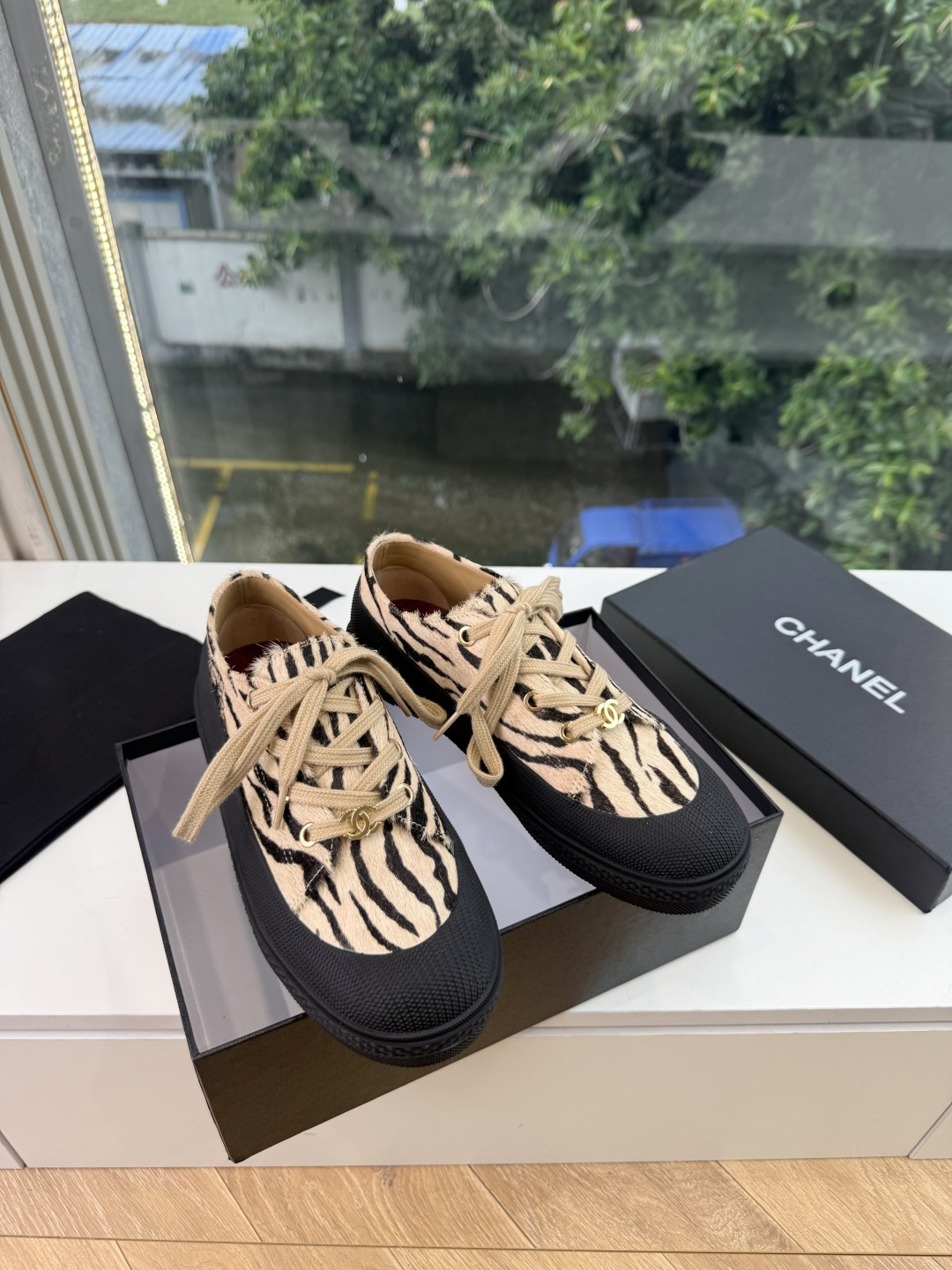 G059chanel26a球鞋美到心巴上 一买一个不吱声 讲道理 看到实物穿上脚 就会觉得更好看 有底有厚度 可能左边的 G059chanel26a球鞋美到心巴上 一买一个不吱声 讲道理 看到实物穿上脚 就会觉得更好看 有底有厚度 可能左边的