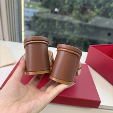 G678所见即所得VALENTINO华伦天奴经典2026VLOGO SIGNATURE金属扣拖鞋凉鞋一字带 鞋型线条流畅 G678所见即所得VALENTINO华伦天奴经典2026VLOGO SIGNATURE金属扣拖鞋凉鞋一字带 鞋型线条流畅