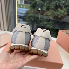 G08顶级缪缪春夏新款走秀MiuMiu饼干底德训网面透气休闲鞋秀场工艺来自Miu Miu系列的细节特写 新季的潮流此刻挚 G08顶级缪缪春夏新款走秀MiuMiu饼干底德训网面透气休闲鞋秀场工艺来自Miu Miu系列的细节特写 新季的潮流此刻挚