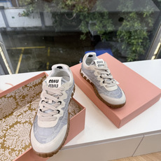 G08顶级缪缪春夏新款走秀MiuMiu饼干底德训网面透气休闲鞋秀场工艺来自Miu Miu系列的细节特写 新季的潮流此刻挚 G08顶级缪缪春夏新款走秀MiuMiu饼干底德训网面透气休闲鞋秀场工艺来自Miu Miu系列的细节特写 新季的潮流此刻挚