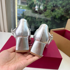 所见即所得代购级别G588𝐑𝐨𝐠𝐞𝐫 𝐕𝐢𝐯𝐢* RV新款花朵系列双钻扣显白c位钻扣玛丽珍单鞋!法式复古感好迷人一眼就相 所见即所得代购级别G588𝐑𝐨𝐠𝐞𝐫 𝐕𝐢𝐯𝐢* RV新款花朵系列双钻扣显白c位钻扣玛丽珍单鞋!法式复古感好迷人一眼就相