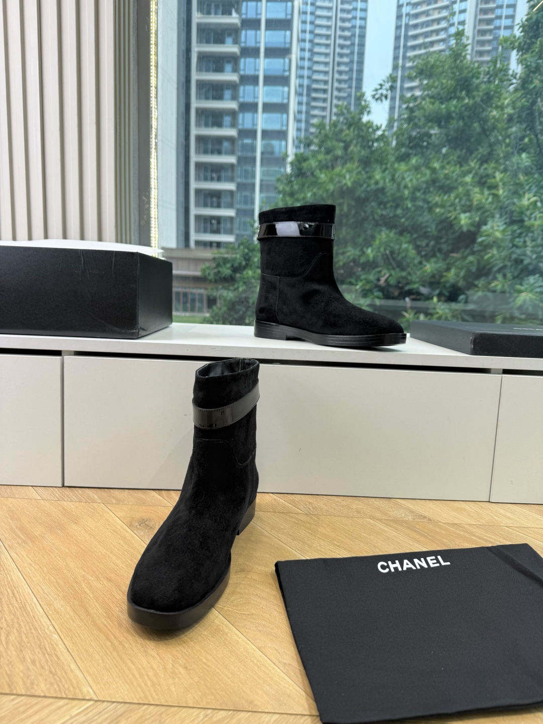 G238😀代购级别CHANEL 香奈儿*小香秋冬新款裤靴骑士靴库靴这款骑士靴真的是帅气时尚的代表，靴筒Chanel字母点