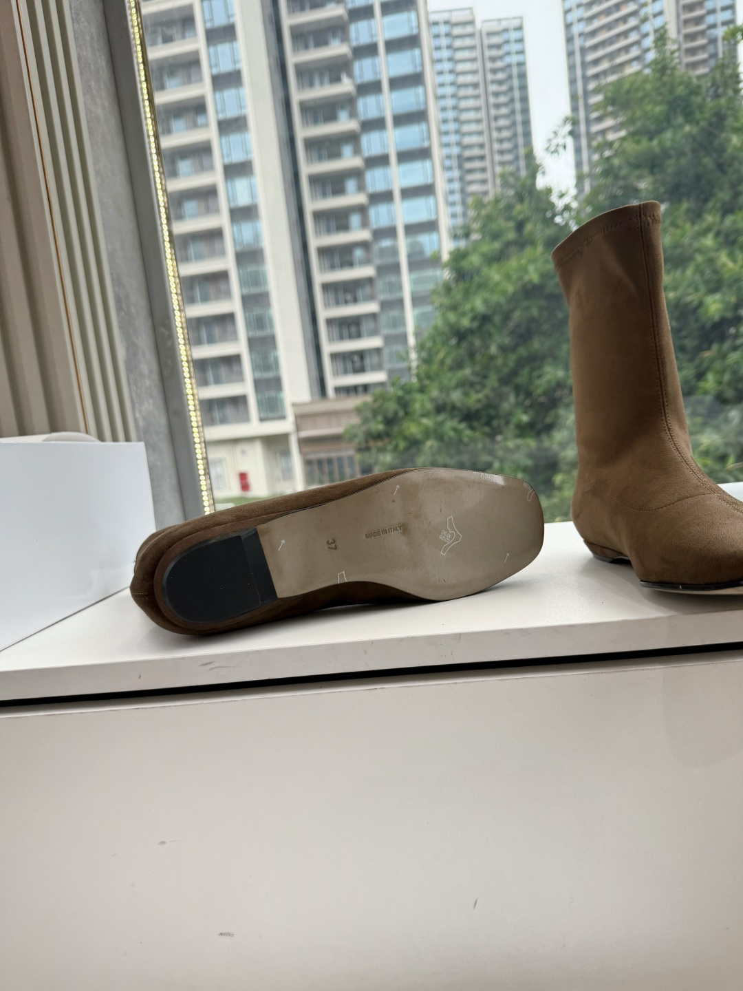 G679所见即所得The ro*2026新款平底切尔西短靴很少会看到一款会做到这么精细、而且对脚的包容性特别强，把脚型修