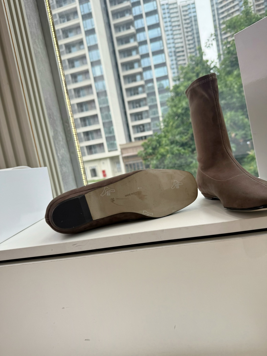 G679所见即所得The ro*2026新款平底切尔西短靴很少会看到一款会做到这么精细、而且对脚的包容性特别强，把脚型修