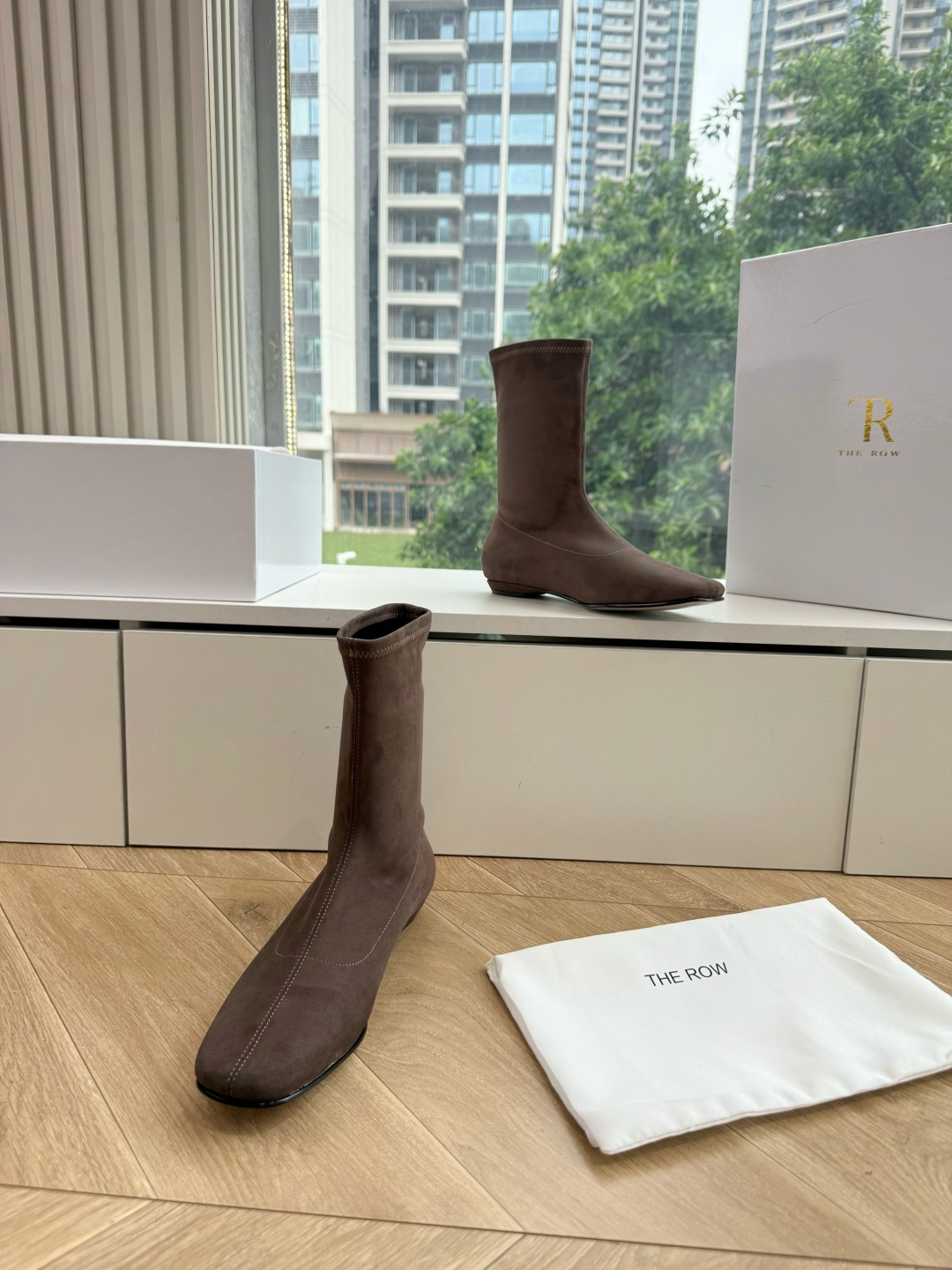 G679所见即所得The ro*2026新款平底切尔西短靴很少会看到一款会做到这么精细、而且对脚的包容性特别强，把脚型修