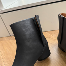 G077顶级品质Maison Margiel秋冬新款tabi分趾靴切尔西短靴 tabi分趾靴mm6夹趾鞋马吉拉分趾靴,牛 G077顶级品质Maison Margiel秋冬新款tabi分趾靴切尔西短靴 tabi分趾靴mm6夹趾鞋马吉拉分趾靴,牛