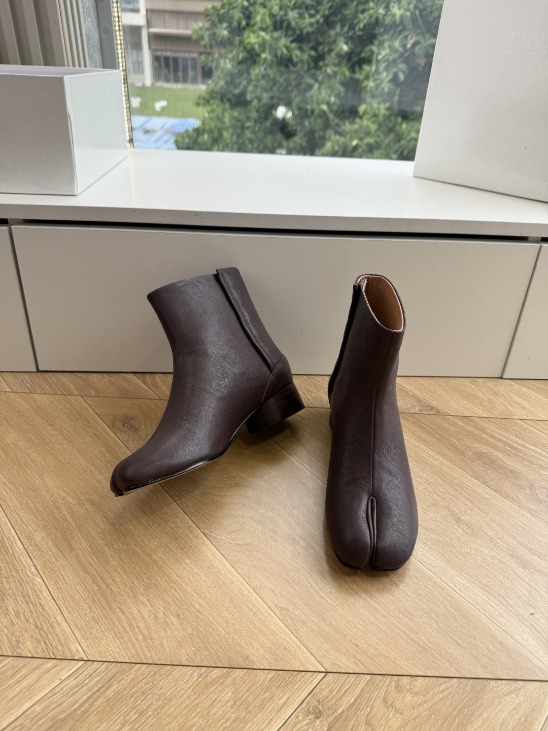 G077顶级品质Maison Margiel秋冬新款tabi分趾靴切尔西短靴 tabi分趾靴mm6夹趾鞋马吉拉分趾靴,牛 G077顶级品质Maison Margiel秋冬新款tabi分趾靴切尔西短靴 tabi分趾靴mm6夹趾鞋马吉拉分趾靴,牛