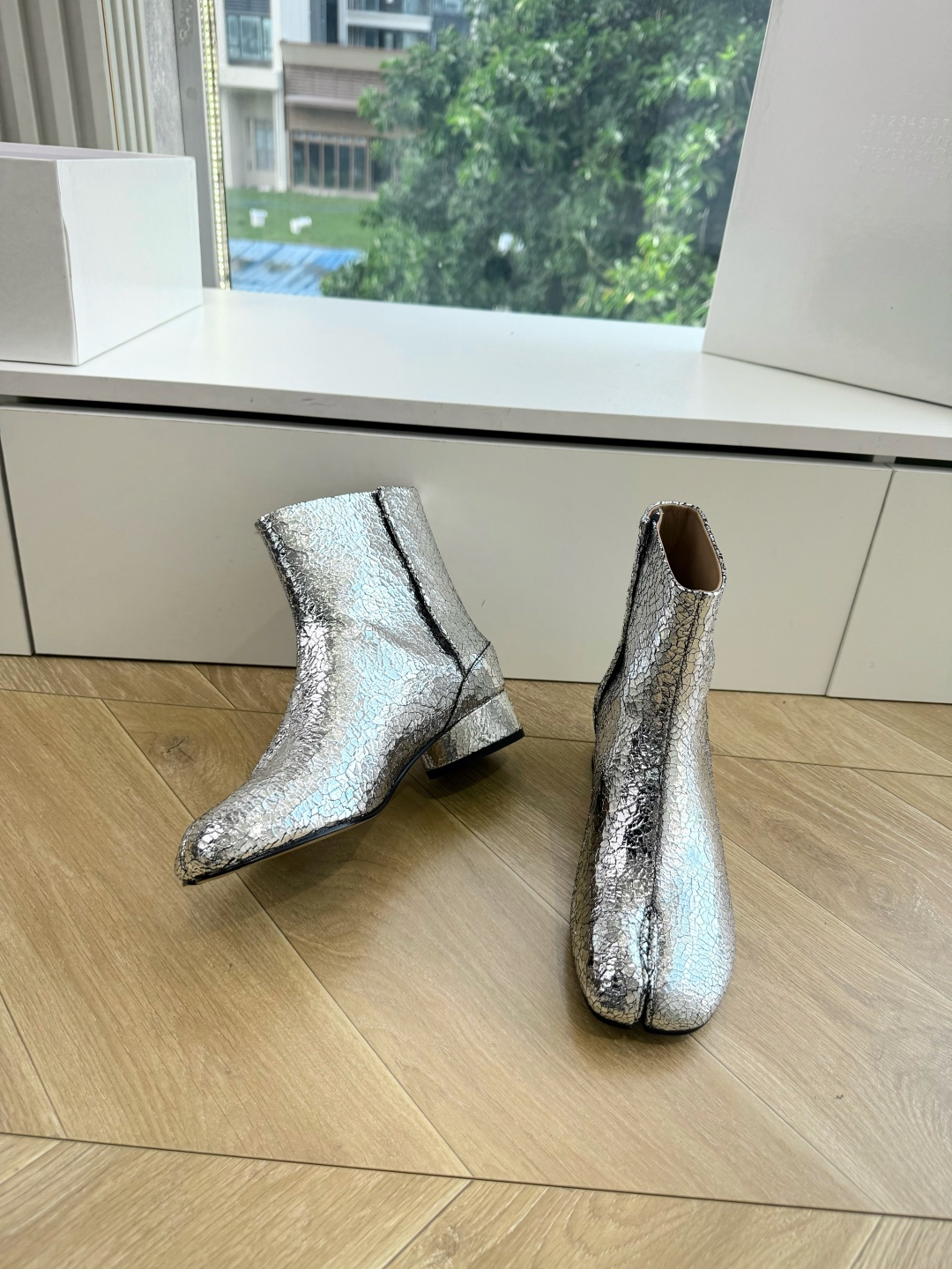 G077顶级品质Maison Margiel秋冬新款tabi分趾靴切尔西短靴 tabi分趾靴mm6夹趾鞋马吉拉分趾靴,牛 G077顶级品质Maison Margiel秋冬新款tabi分趾靴切尔西短靴 tabi分趾靴mm6夹趾鞋马吉拉分趾靴,牛