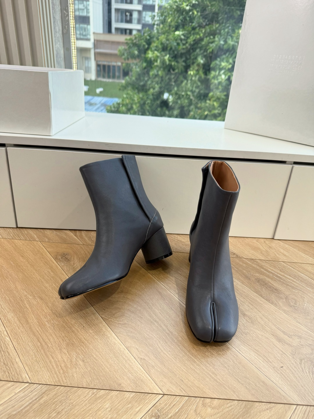 G077顶级品质Maison Margiel秋冬新款tabi分趾靴切尔西短靴 tabi分趾靴mm6夹趾鞋马吉拉分趾靴,牛 G077顶级品质Maison Margiel秋冬新款tabi分趾靴切尔西短靴 tabi分趾靴mm6夹趾鞋马吉拉分趾靴,牛