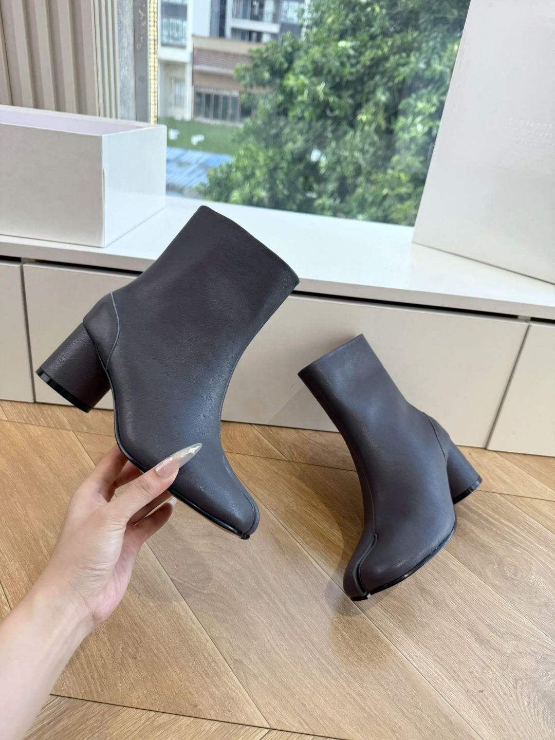 G077顶级品质Maison Margiel秋冬新款tabi分趾靴切尔西短靴 tabi分趾靴mm6夹趾鞋马吉拉分趾靴,牛 G077顶级品质Maison Margiel秋冬新款tabi分趾靴切尔西短靴 tabi分趾靴mm6夹趾鞋马吉拉分趾靴,牛