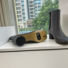G077顶级品质Maison Margiel秋冬新款tabi分趾靴切尔西短靴 tabi分趾靴mm6夹趾鞋马吉拉分趾靴,牛 G077顶级品质Maison Margiel秋冬新款tabi分趾靴切尔西短靴 tabi分趾靴mm6夹趾鞋马吉拉分趾靴,牛