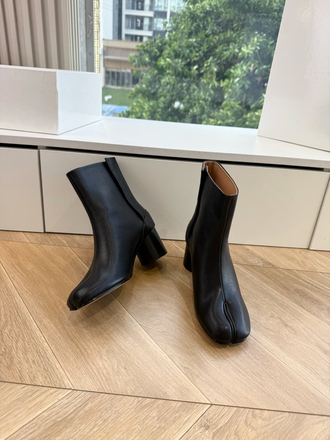 G077顶级品质Maison Margiel秋冬新款tabi分趾靴切尔西短靴 tabi分趾靴mm6夹趾鞋马吉拉分趾靴,牛 G077顶级品质Maison Margiel秋冬新款tabi分趾靴切尔西短靴 tabi分趾靴mm6夹趾鞋马吉拉分趾靴,牛