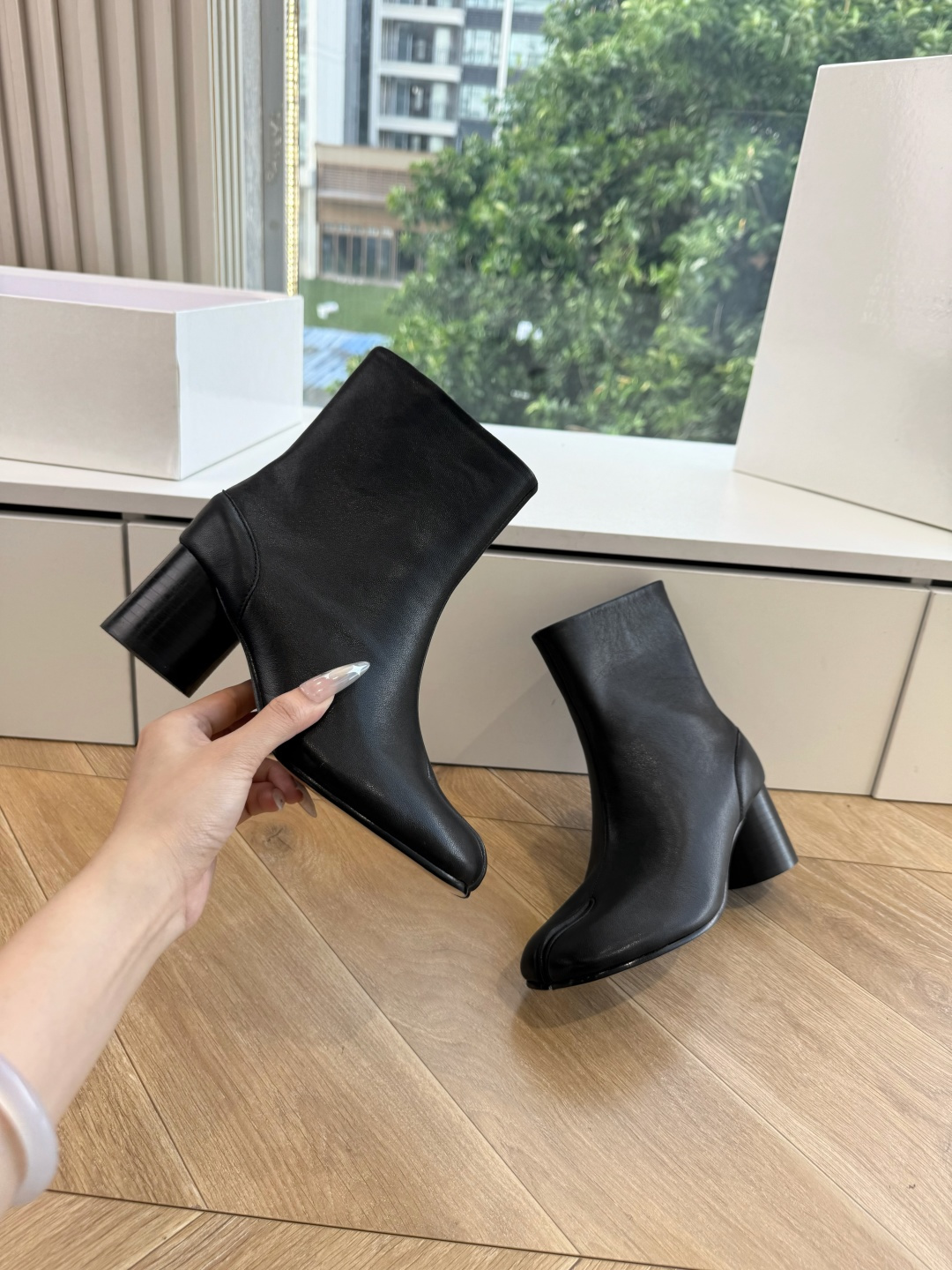 G077顶级品质Maison Margiel秋冬新款tabi分趾靴切尔西短靴 tabi分趾靴mm6夹趾鞋马吉拉分趾靴,牛 G077顶级品质Maison Margiel秋冬新款tabi分趾靴切尔西短靴 tabi分趾靴mm6夹趾鞋马吉拉分趾靴,牛