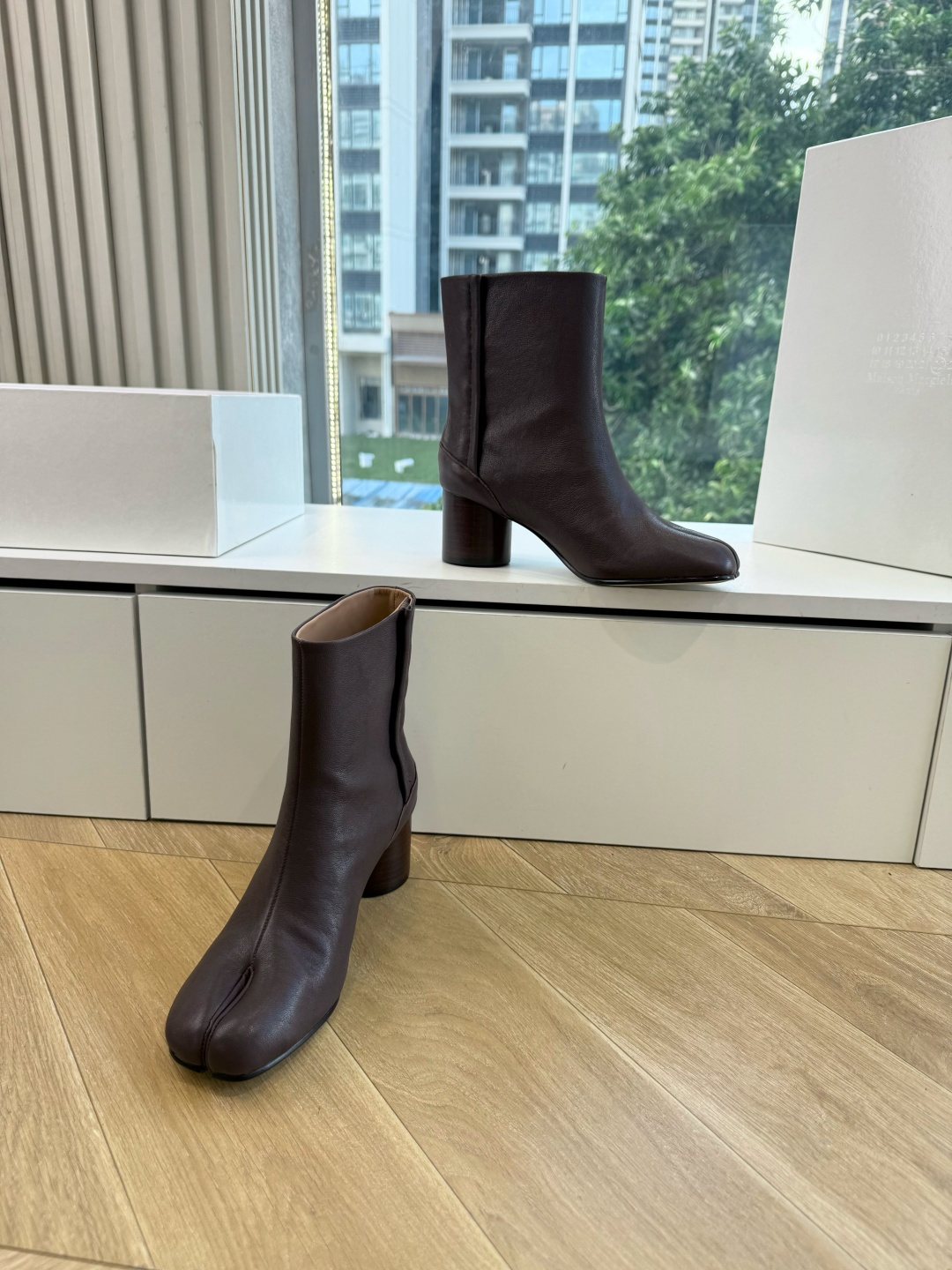 G077顶级品质Maison Margiel秋冬新款tabi分趾靴切尔西短靴 tabi分趾靴mm6夹趾鞋马吉拉分趾靴,牛 G077顶级品质Maison Margiel秋冬新款tabi分趾靴切尔西短靴 tabi分趾靴mm6夹趾鞋马吉拉分趾靴,牛