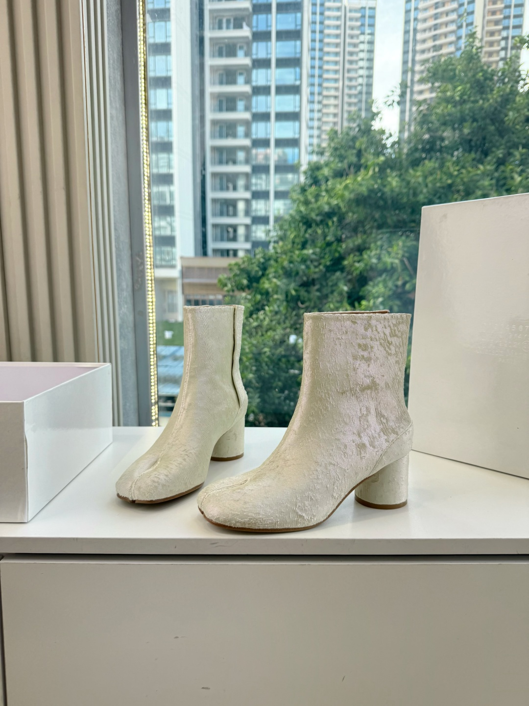 G077顶级品质Maison Margiel秋冬新款tabi分趾靴切尔西短靴 tabi分趾靴mm6夹趾鞋马吉拉分趾靴,牛 G077顶级品质Maison Margiel秋冬新款tabi分趾靴切尔西短靴 tabi分趾靴mm6夹趾鞋马吉拉分趾靴,牛