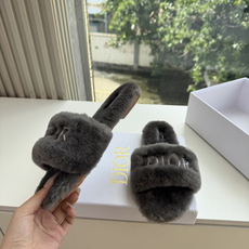 G087所见即所得Dior/迪奥白色刺绣条纹logo加绒毛里一字平底拖鞋秋冬新款羊毛拖鞋 让我重新爱了它一次!这季节美 G087所见即所得Dior/迪奥白色刺绣条纹logo加绒毛里一字平底拖鞋秋冬新款羊毛拖鞋 让我重新爱了它一次!这季节美