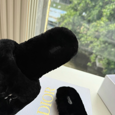 G087所见即所得Dior/迪奥白色刺绣条纹logo加绒毛里一字平底拖鞋秋冬新款羊毛拖鞋 让我重新爱了它一次!这季节美 G087所见即所得Dior/迪奥白色刺绣条纹logo加绒毛里一字平底拖鞋秋冬新款羊毛拖鞋 让我重新爱了它一次!这季节美